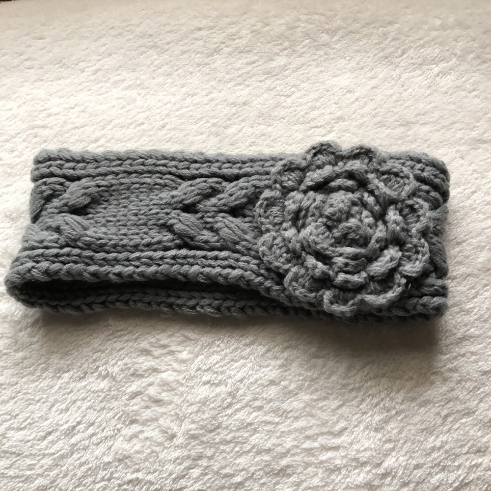🩶 2/$30 ALDO GREY KNIT ROSE BUD EAR BAND/HEADBAND